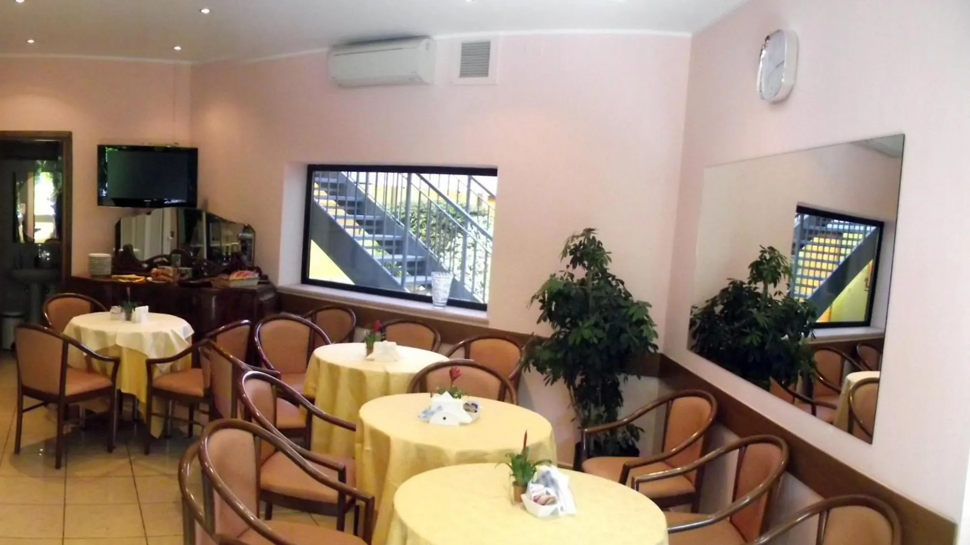 Hotel Motel Ovest Vittuone 3*,