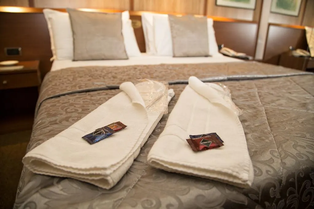 Hotel Motel Ovest Vittuone 3*,